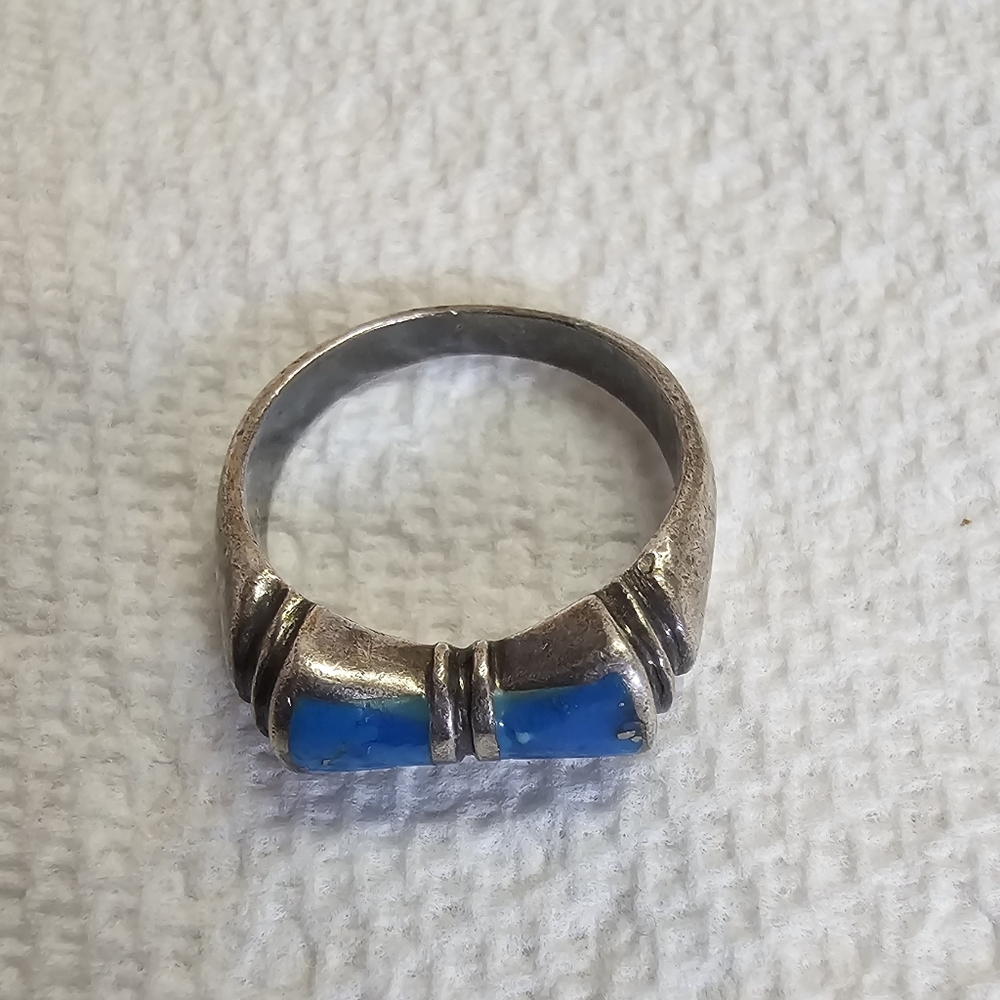 Elegant Silver and Turquoise Ring